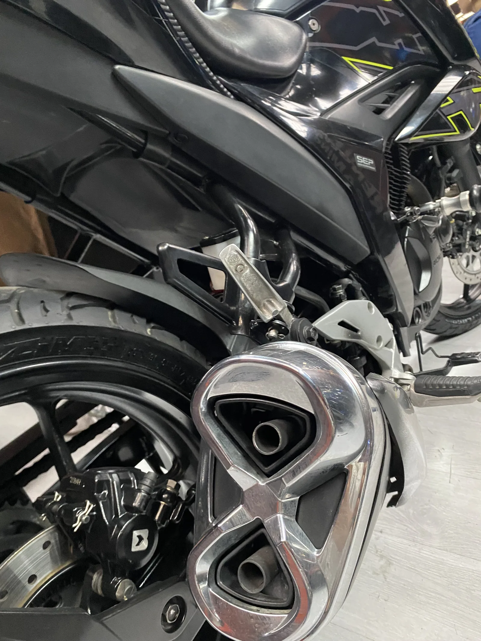 SUZUKI GIXXER FI foto 6