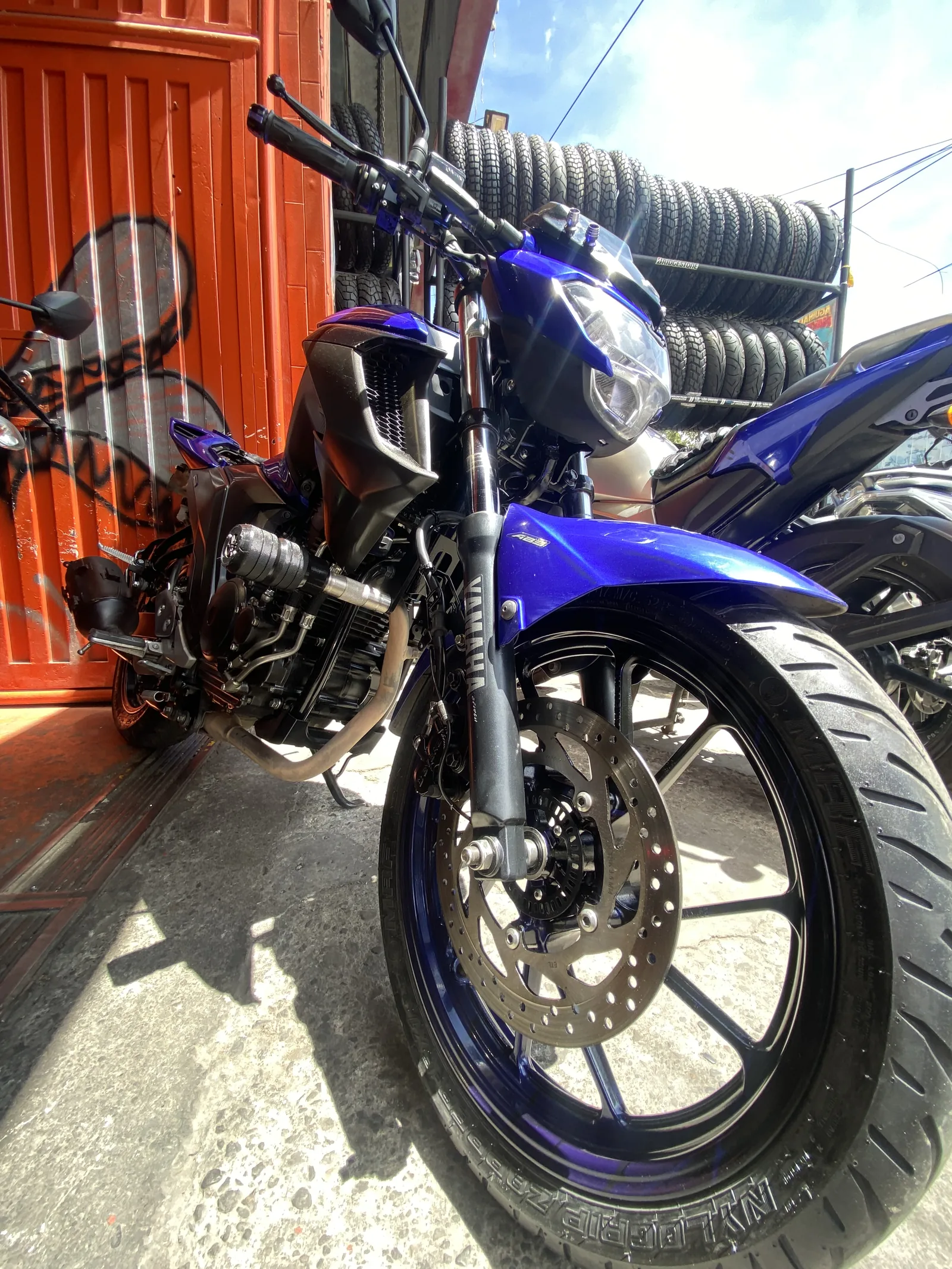 YAMAHA FZ250 foto 4