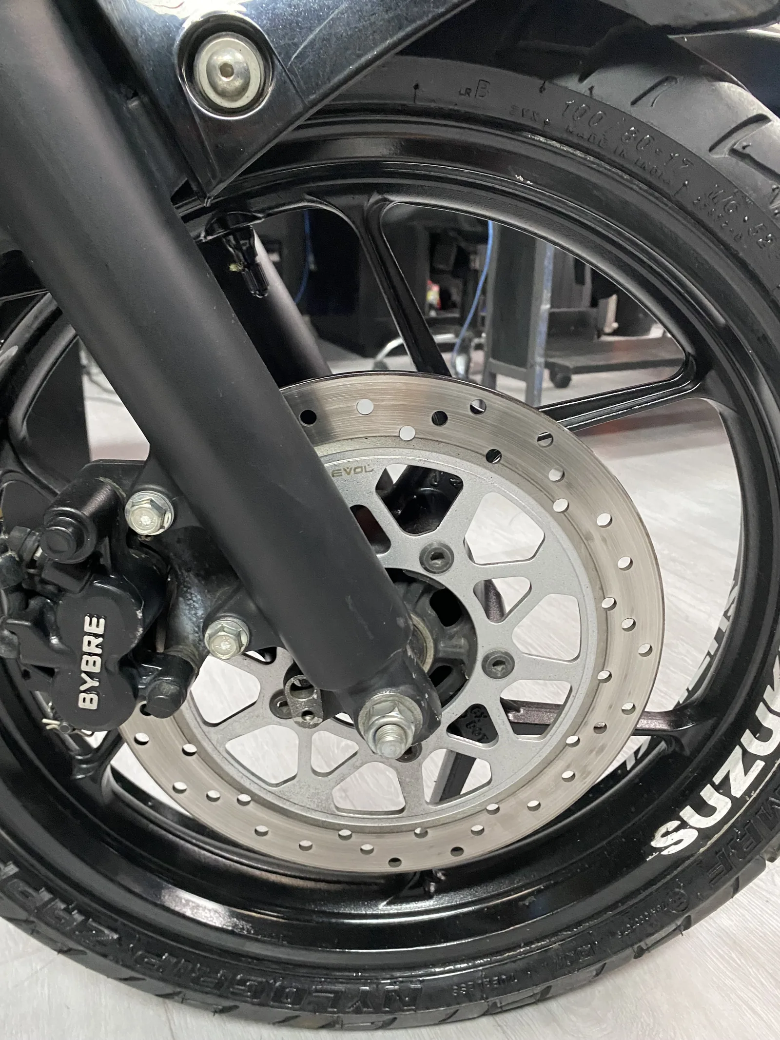 SUZUKI GIXXER FI foto 3