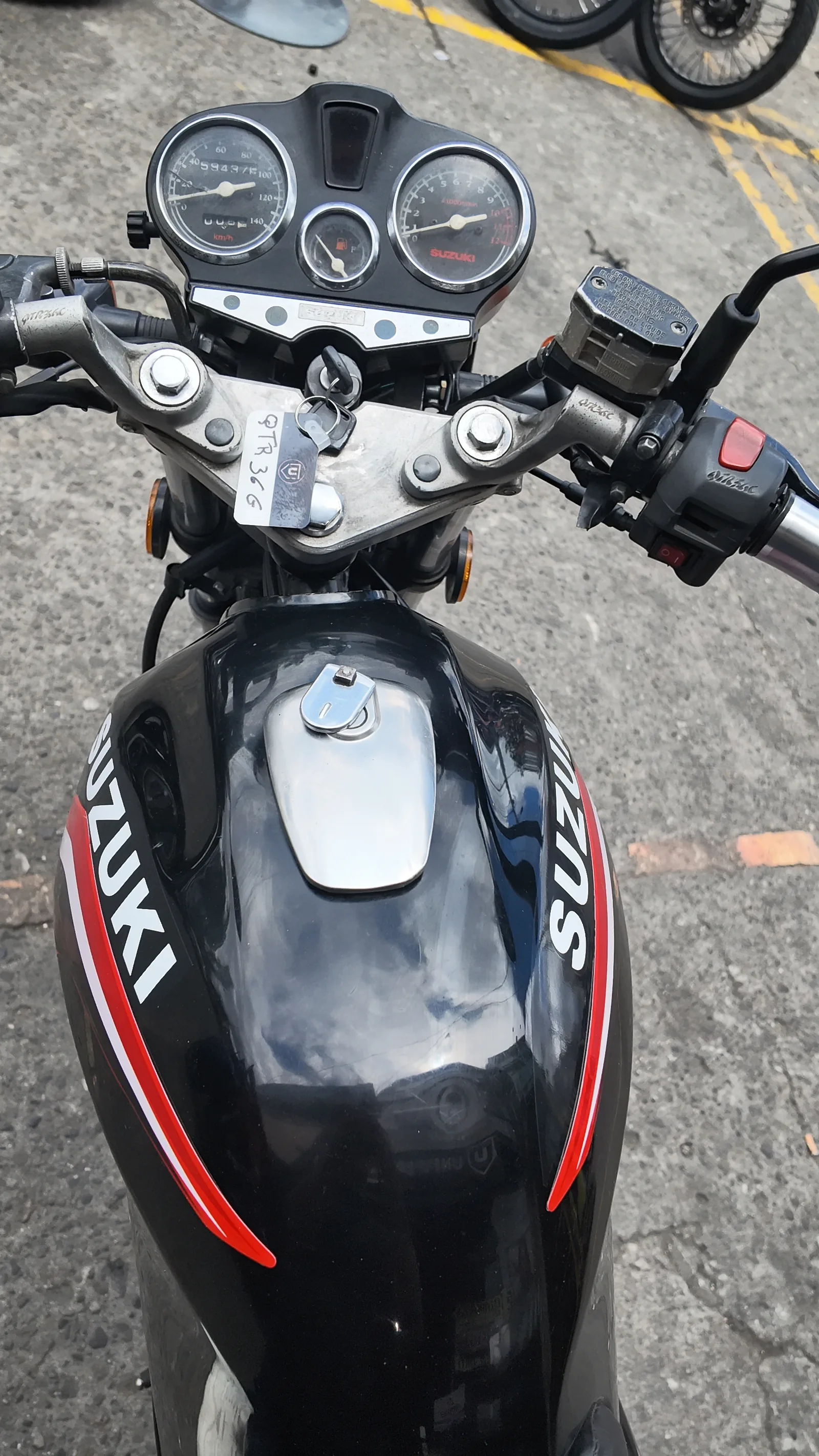 SUZUKI GS R foto 4