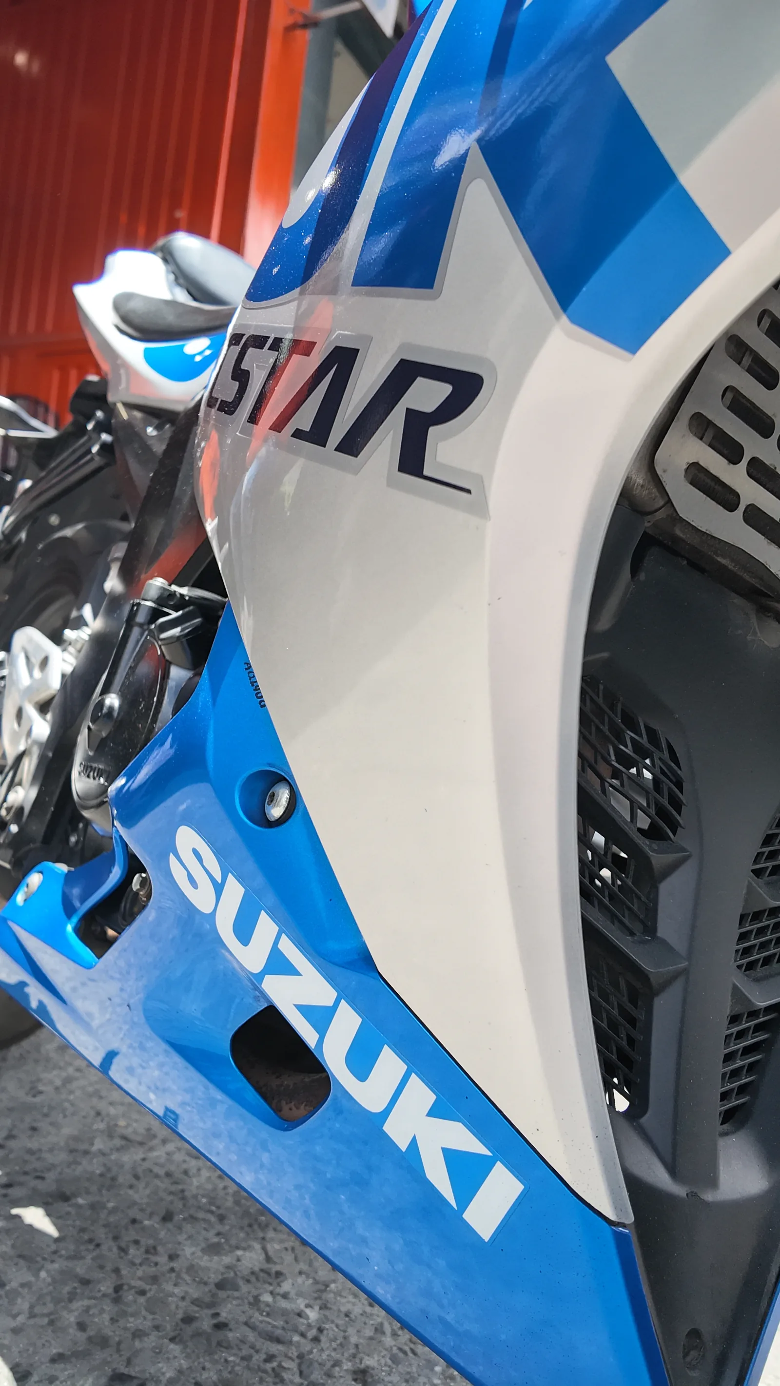 SUZUKI GSX150 foto 1