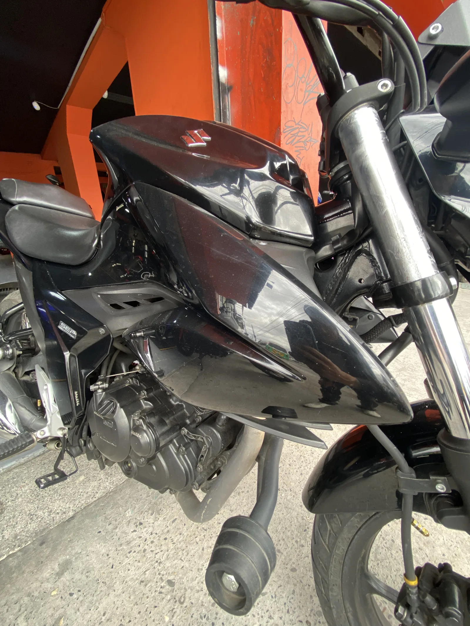 SUZUKI GIXXER foto 2