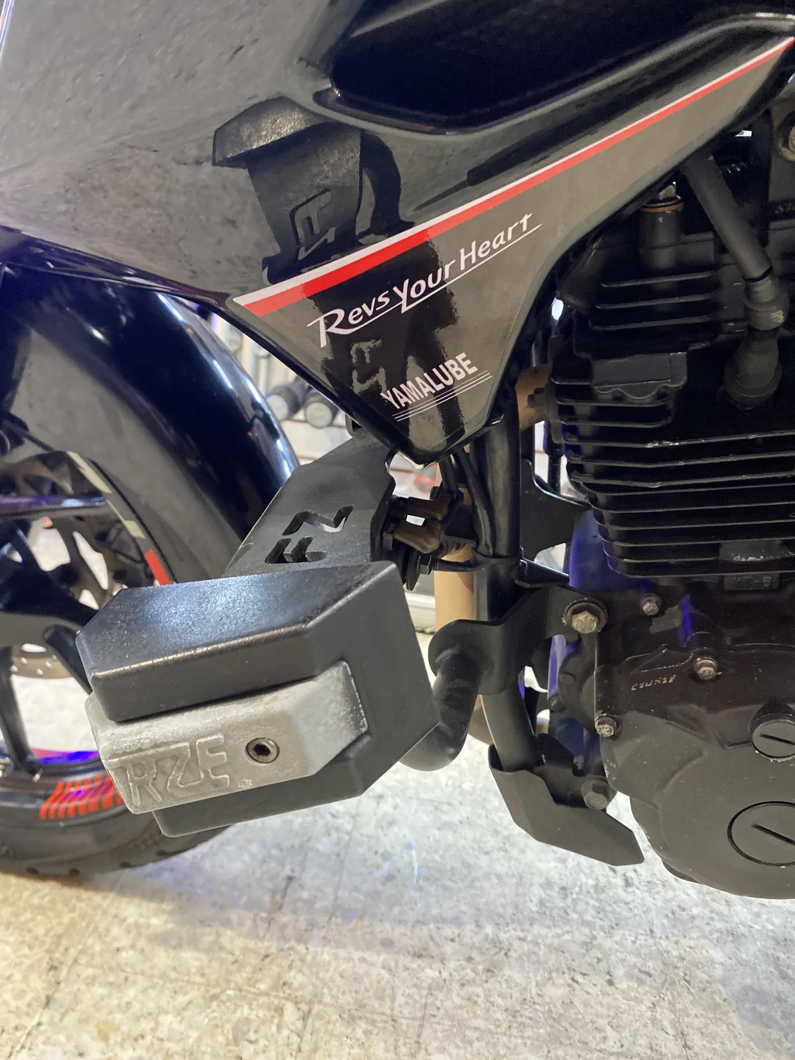 YAMAHA FZ 25 foto 4
