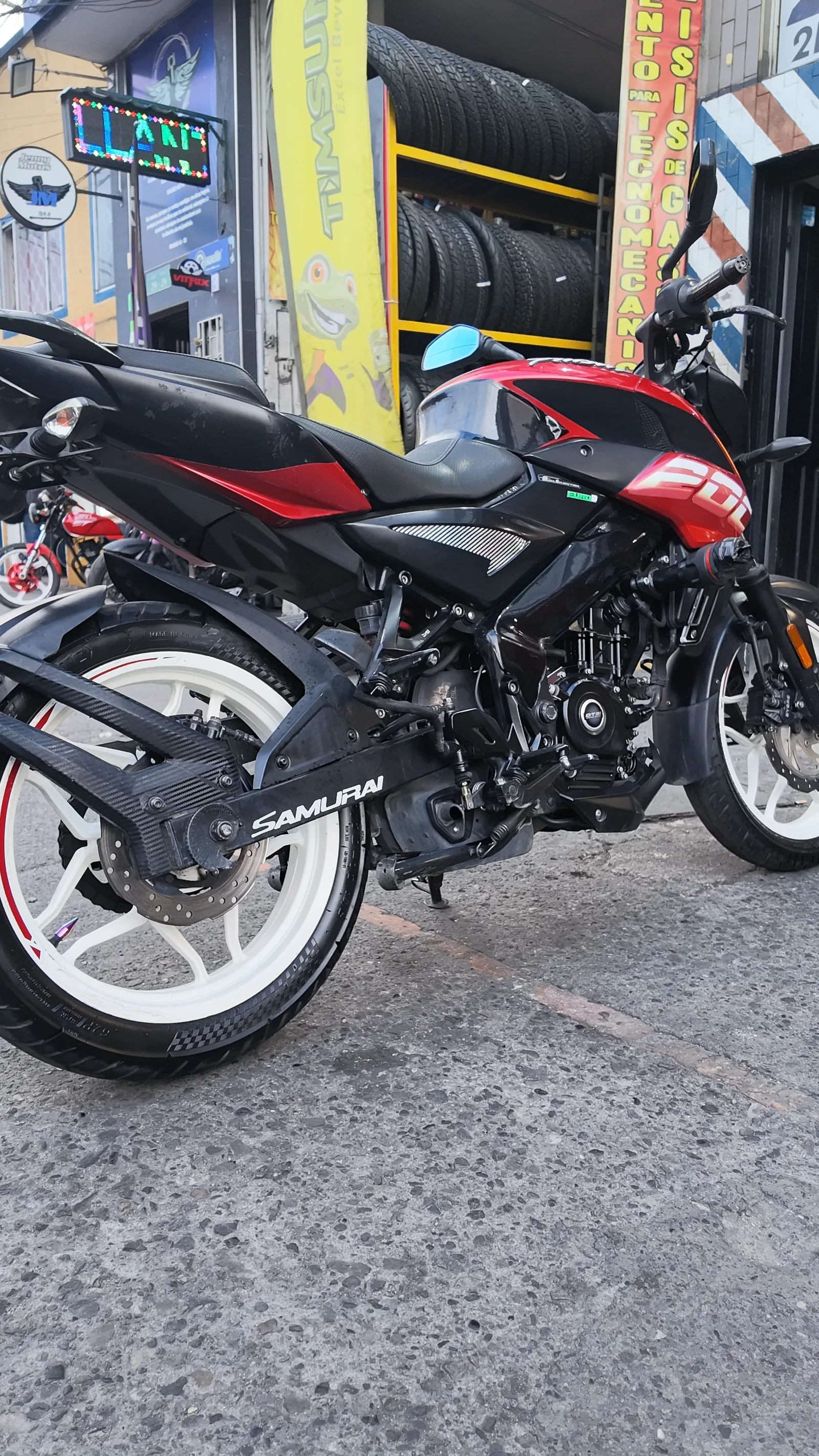 BAJAJ NS200 foto 6