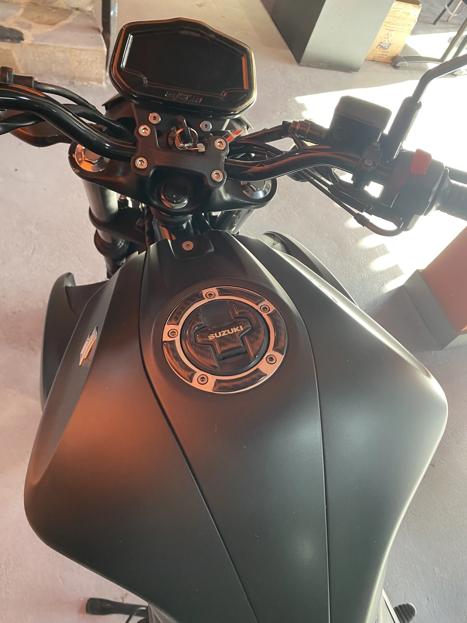 SUZUKI GIXXER foto 9