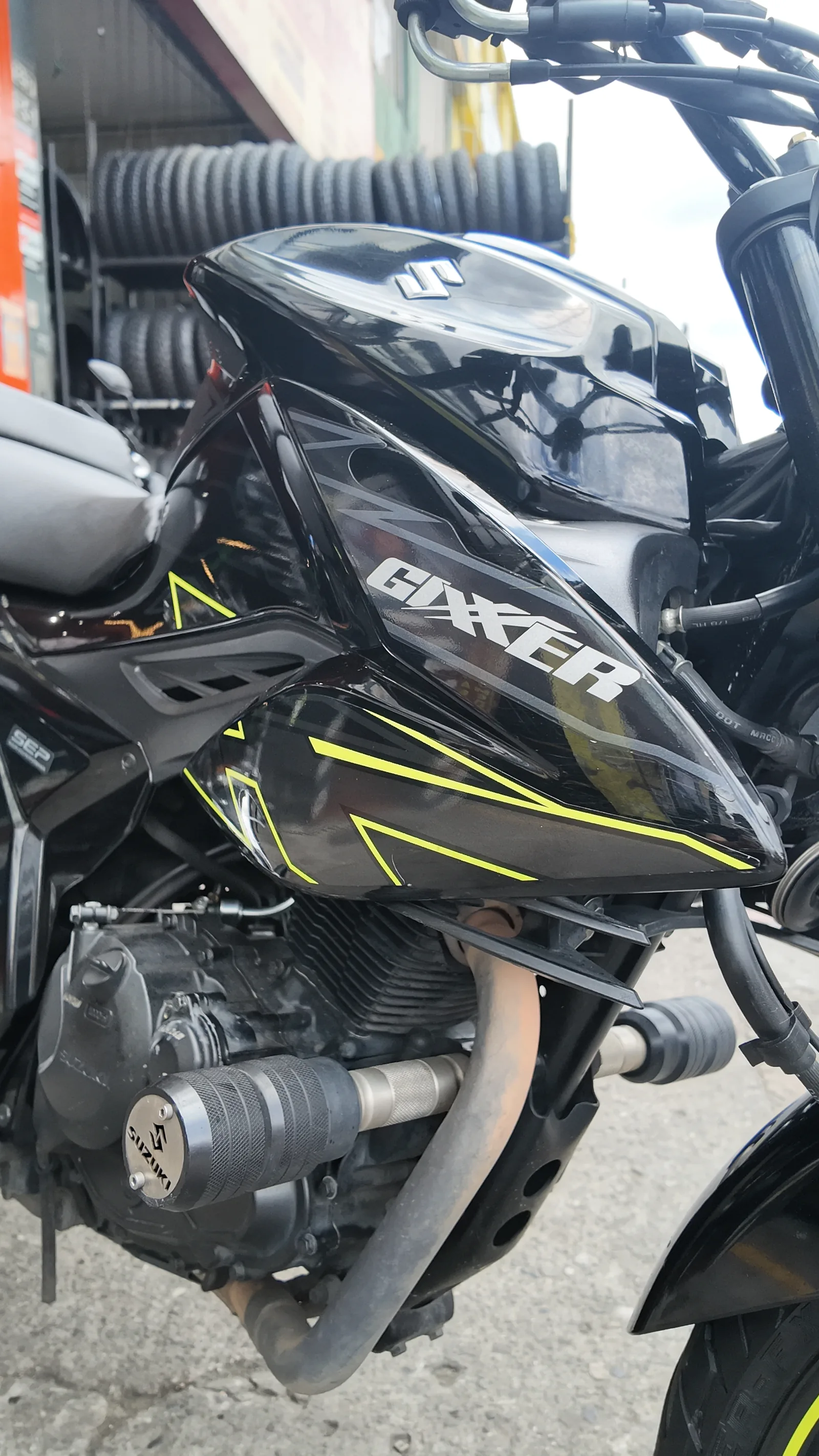 SUZUKI GIXXER foto 3