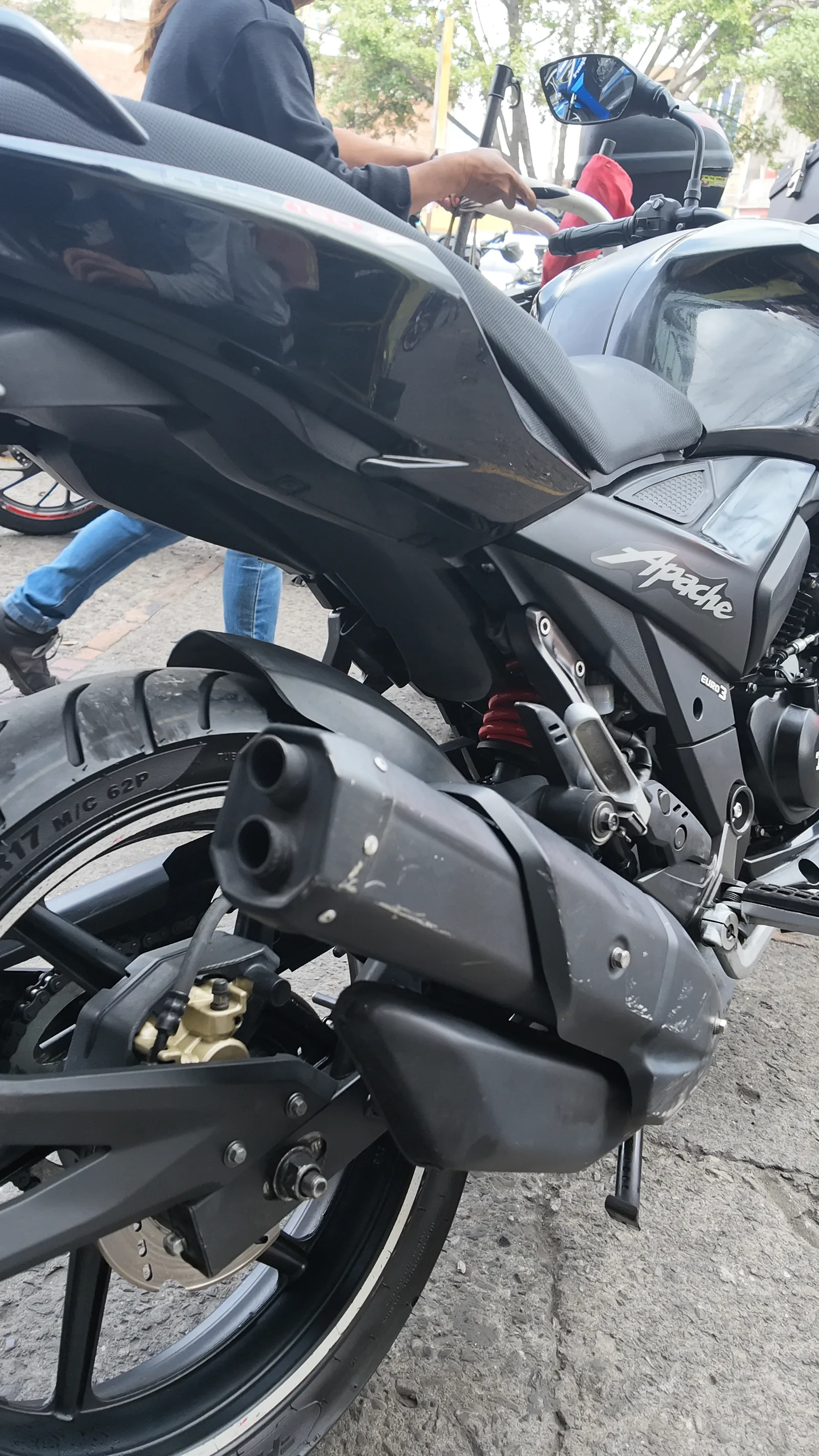 TVS APACHE 4V foto 3